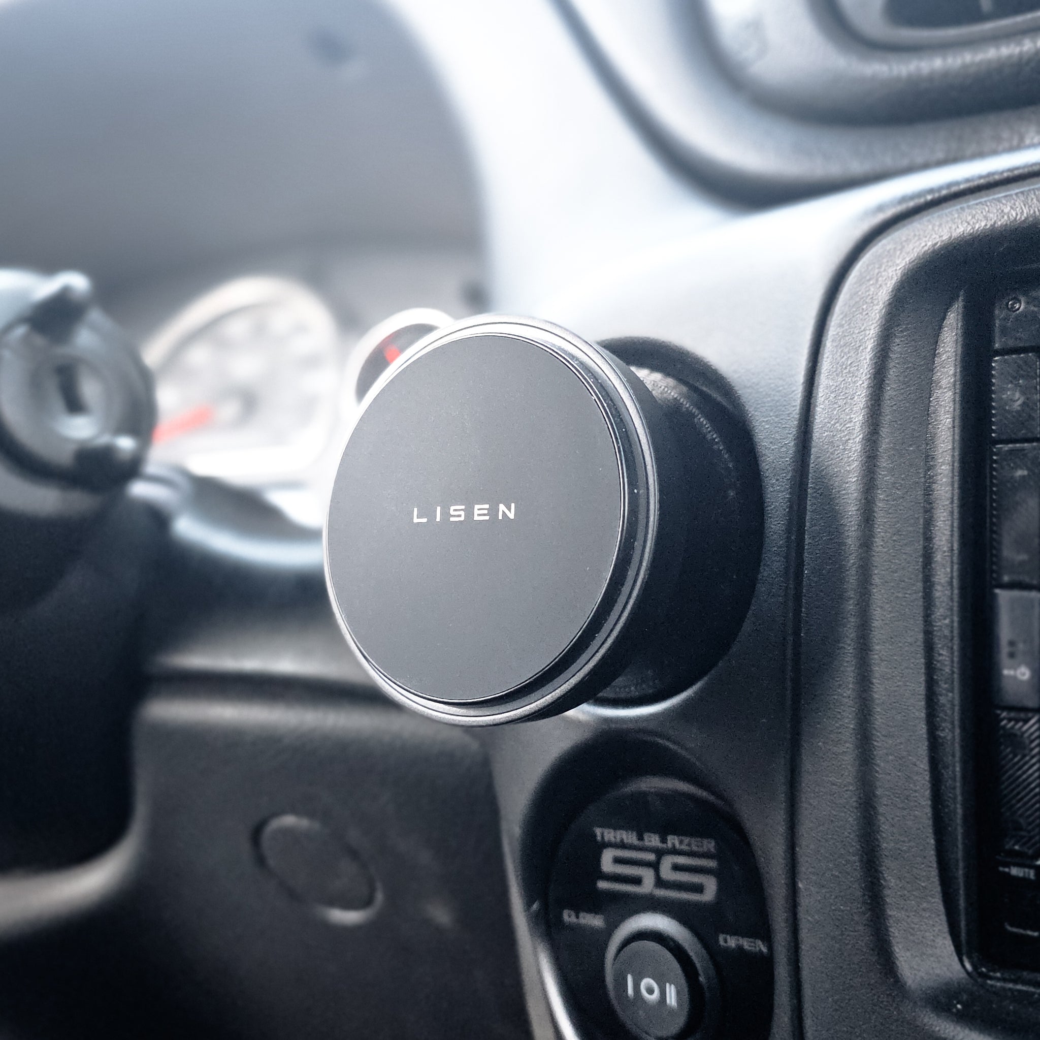 2002-2009 Trailblazer Top Dash Plug AMPS Ball Mount